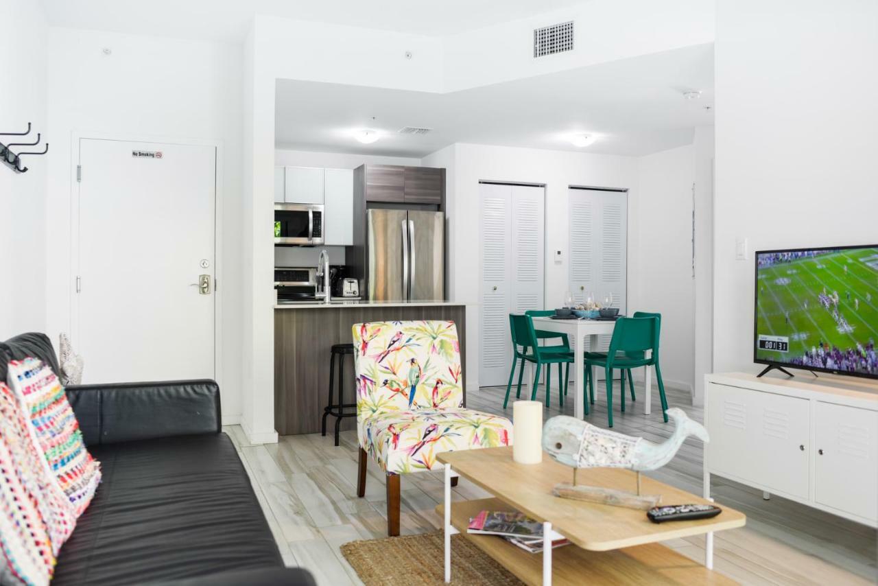 Amazing 2 Bedroom Condo At Wynwood With Parking Miami Exterior photo